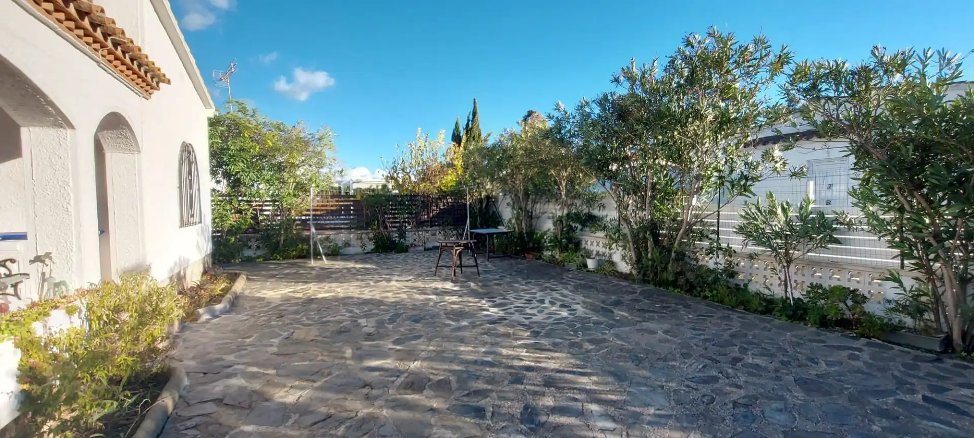 Garden of Houses for sale in Roses  with Air Conditioner, Heating and Private garden