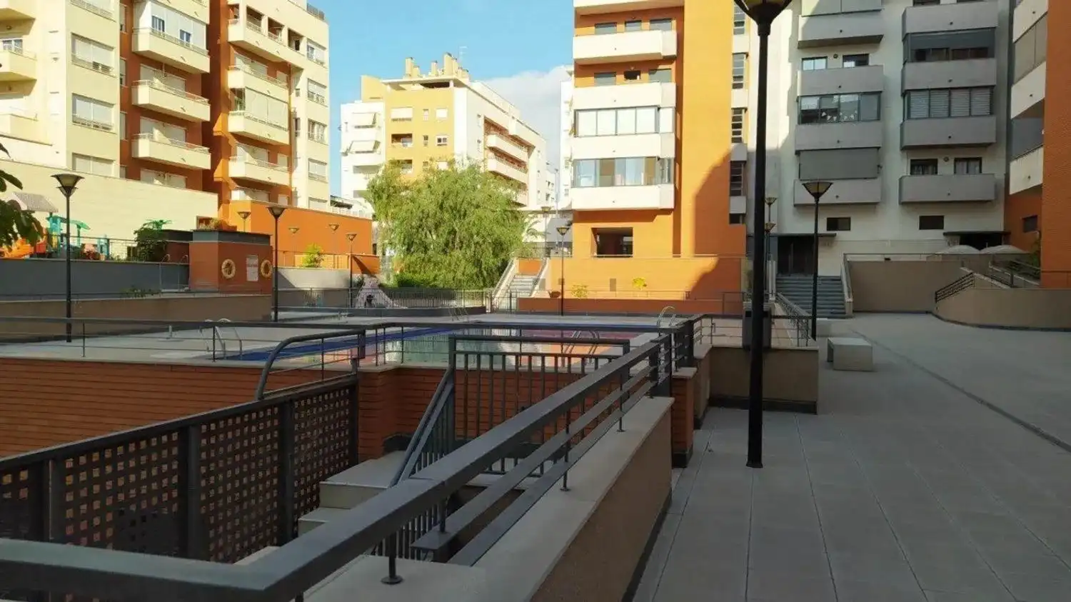Vista exterior de Piso en venta en Elche / Elx con Piscina comunitaria