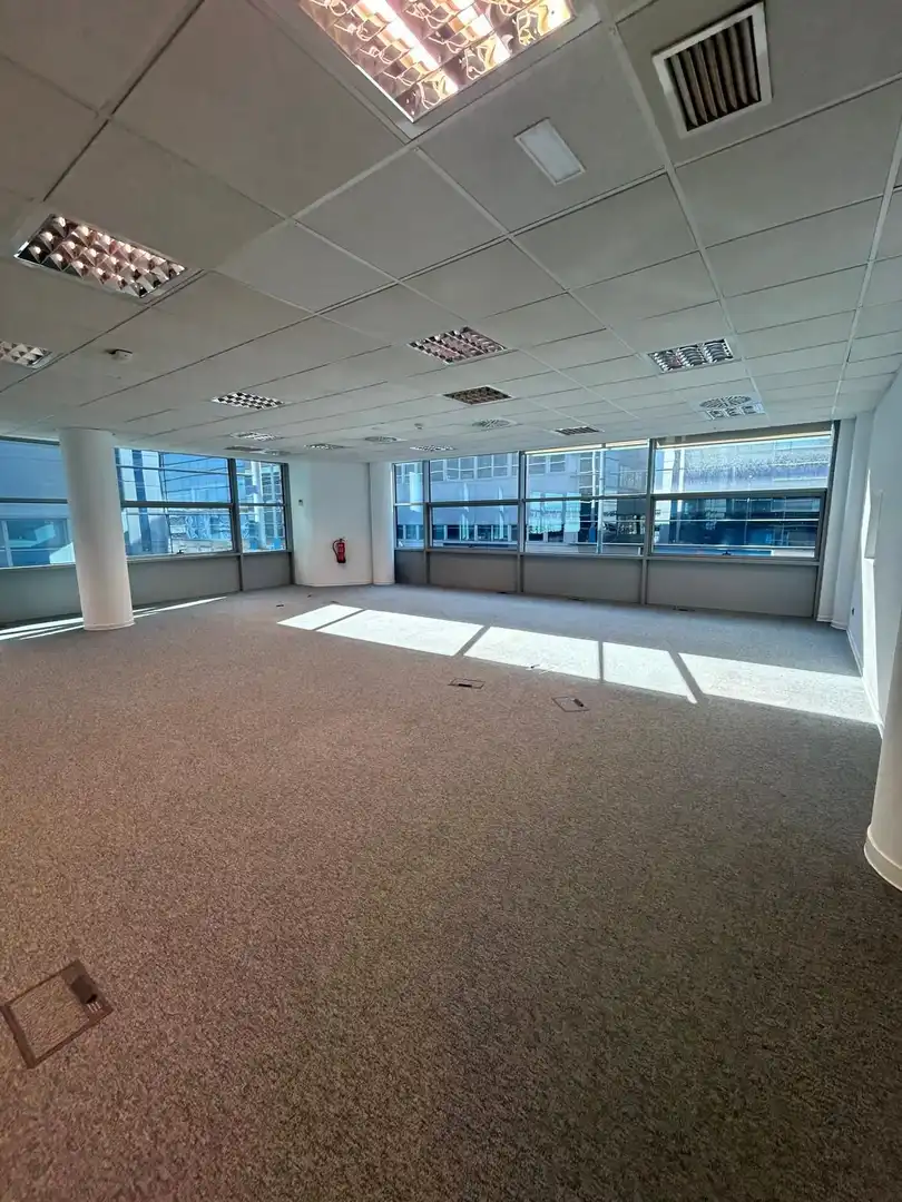Büro zur Miete in Sant Adrià de Besòs mit Klimaanlage, Heizung und Terrasse