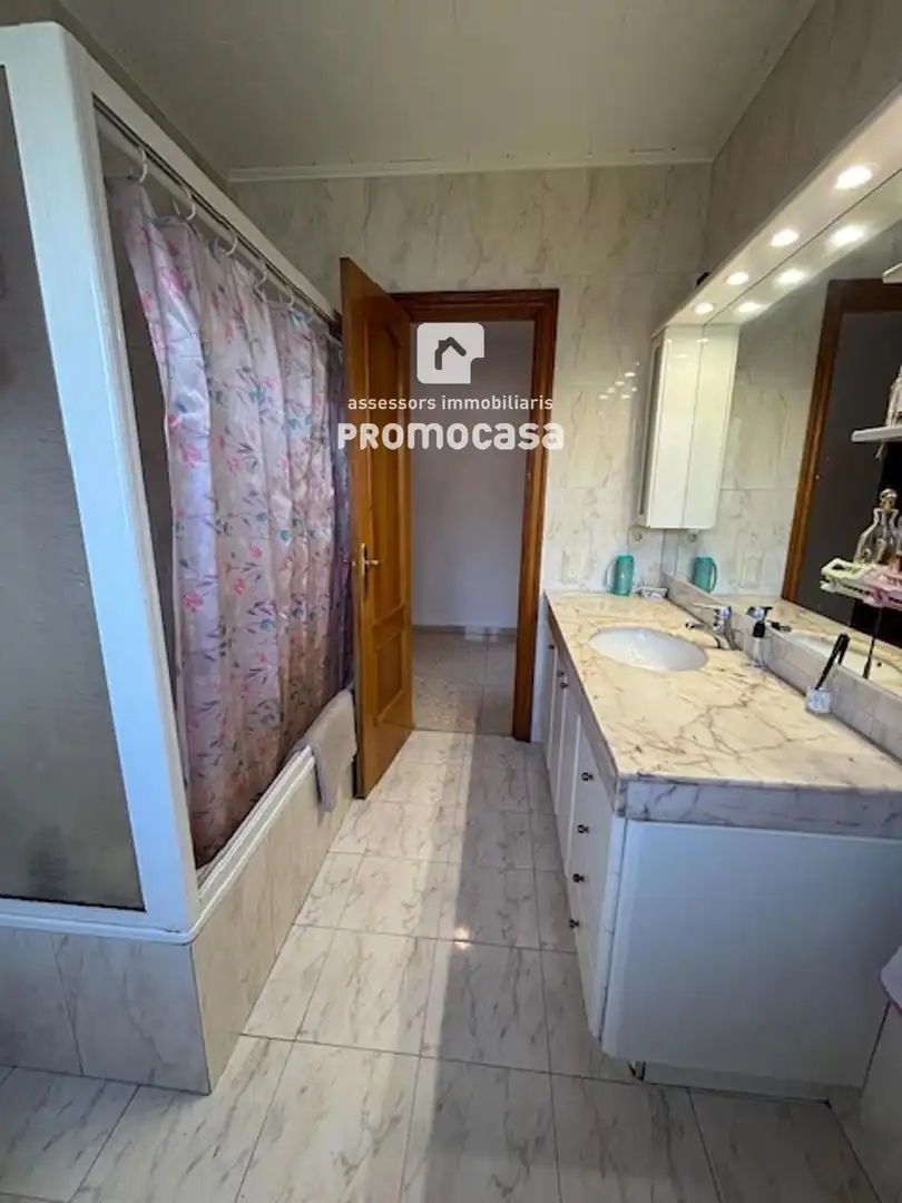 Baño de Casa o chalet en venta en Barberà del Vallès con Calefacción, Terraza y Balcón