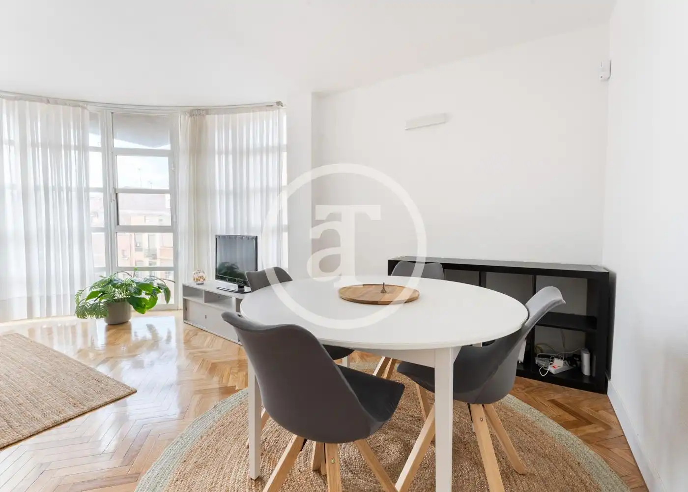Flat for rent in Calle de Fereluz, Valdeacederas
