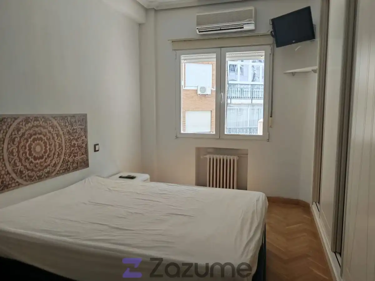 Bedroom of Flat for rent in Madrid  with Air Conditioner, Heating and Parquet flooring