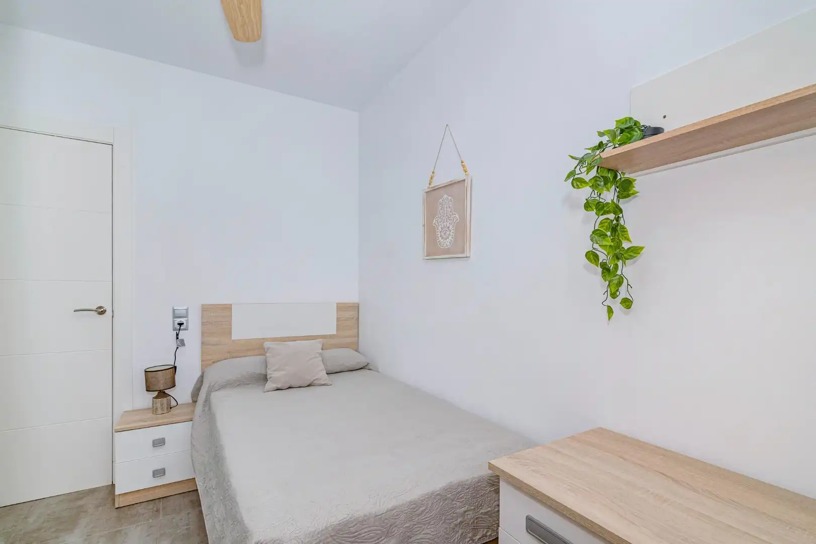 Bedroom of Flat for sale in Granada  with Air Conditioner, Heating and Terrace