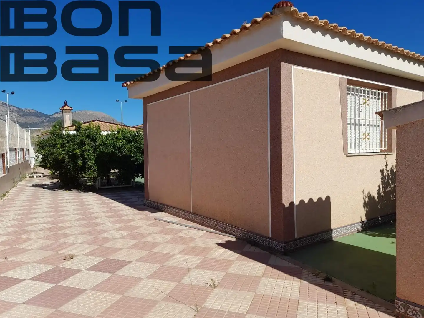 Vista exterior de Casa o xalet en venda en Alicante / Alacant amb Aire condicionat, Jardí privat i Piscina
