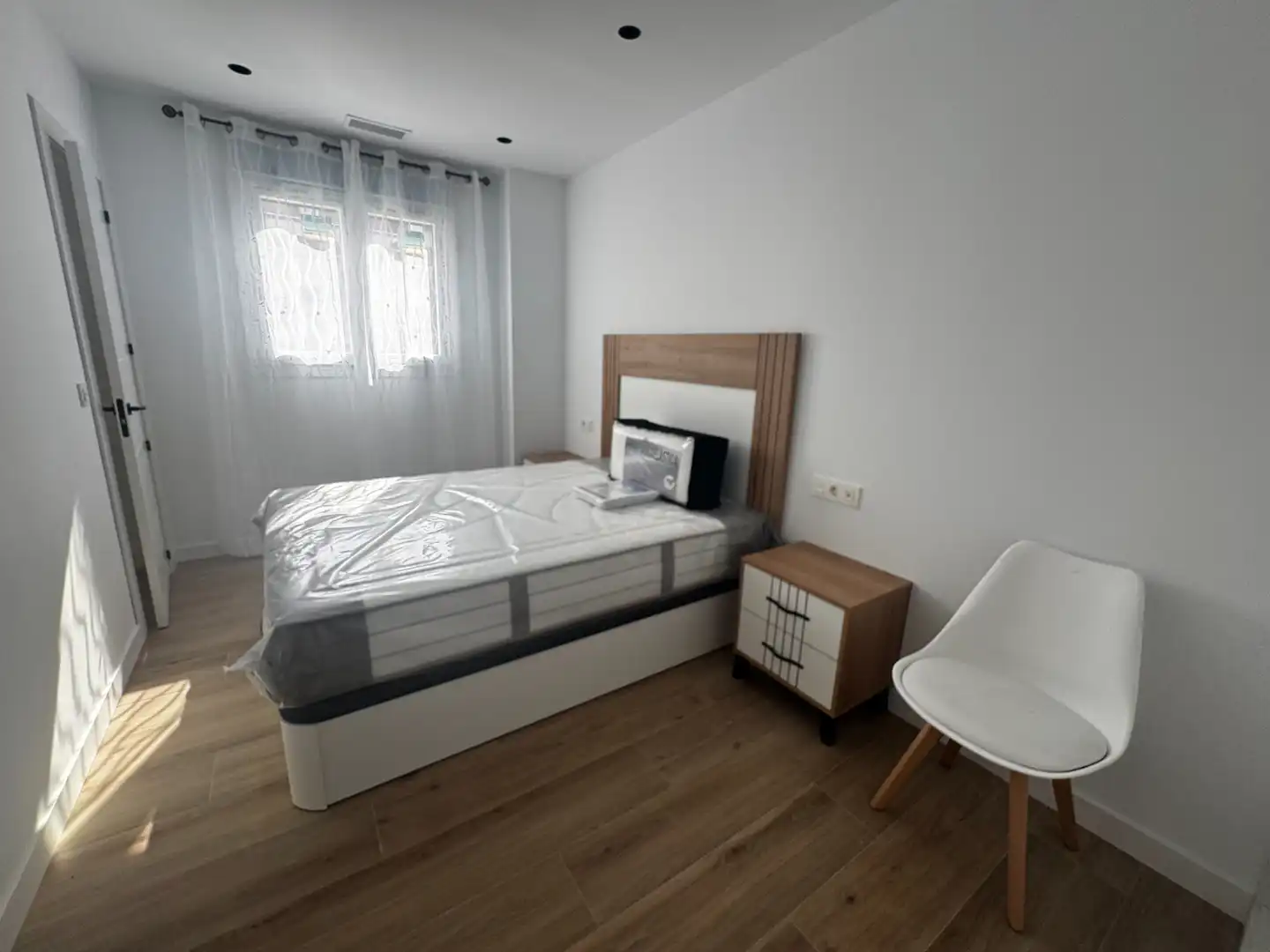 Schlafzimmer von Wohnung zur Miete in Maracena mit Klimaanlage, Parkett und Möbliert