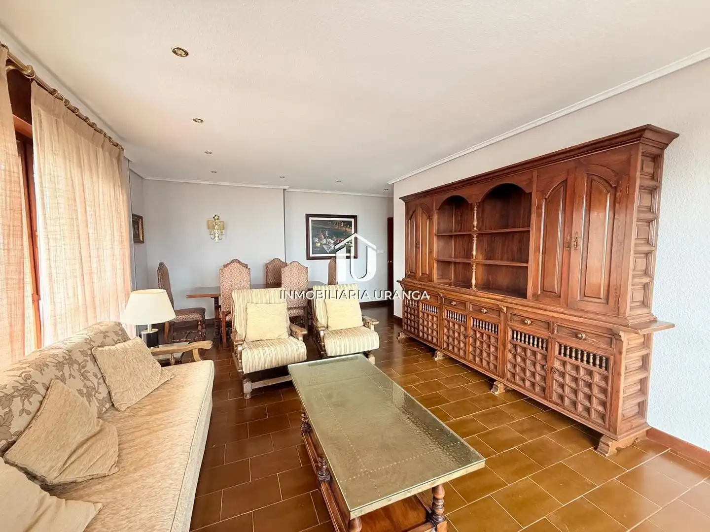 Sala de estar de Piso en venta en Laredo con Calefacción, Terraza y Trastero