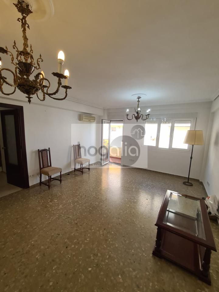 Sala d'estar de Pis de lloguer en  Sevilla Capital amb Aire condicionat i Terrassa