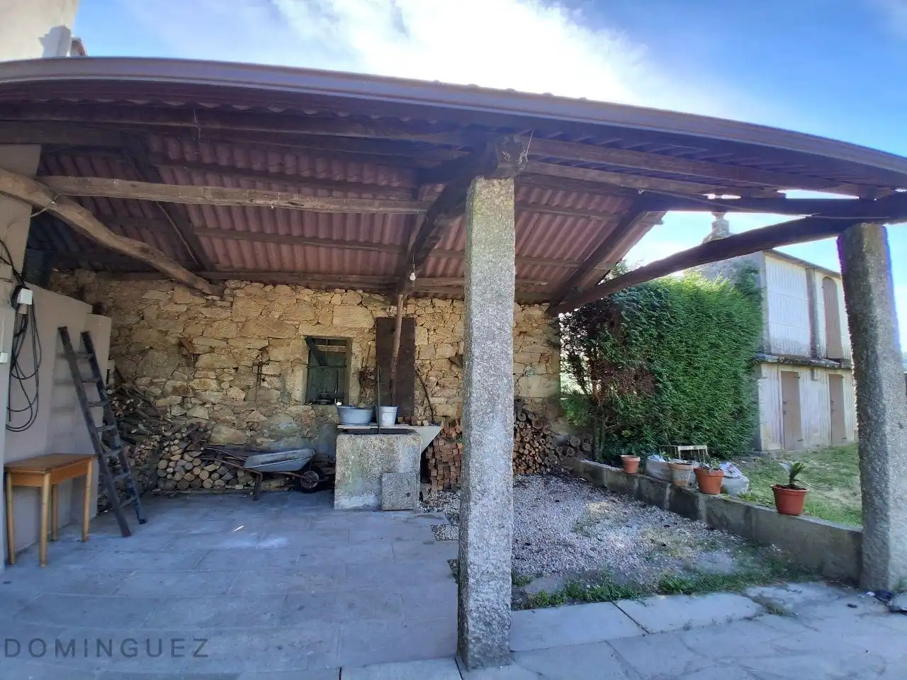 Vista exterior de Finca rústica en venda en Cuntis amb Calefacció, Jardí privat i Traster
