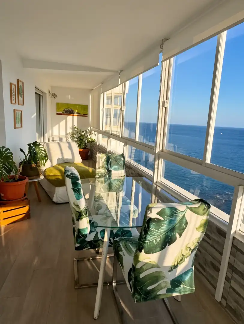 Menjador de Apartament en venda en Sotogrande amb Aire condicionat, Terrassa i Moblat