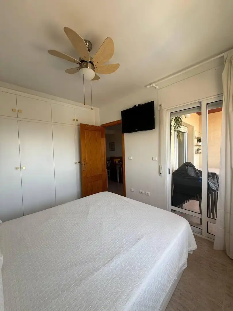 Dormitori de Apartament en venda en Orihuela amb Terrassa i Piscina comunitària