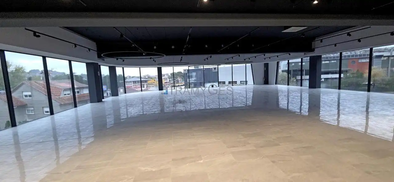 Fabrikhallen zur Miete in Vigo 