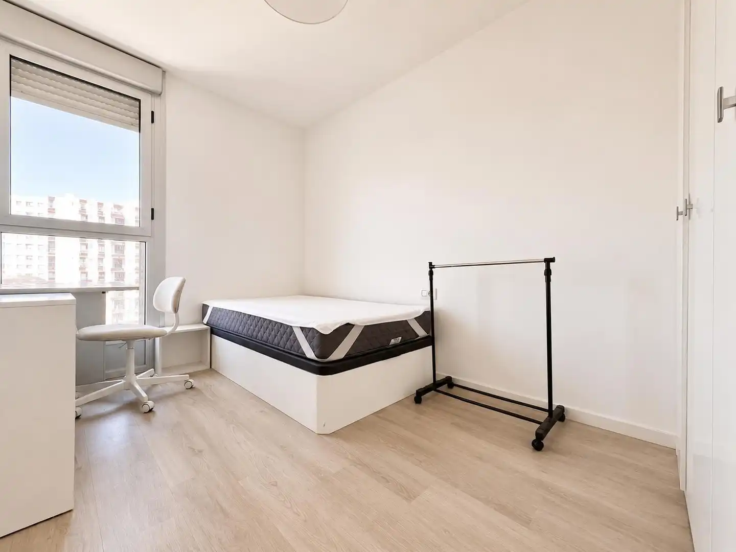 Schlafzimmer von Wohnung zur Miete in Valencia mit Klimaanlage, Heizung und Möbliert