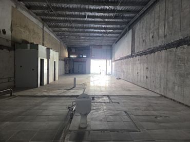 Industrial building to rent in Los Barrios