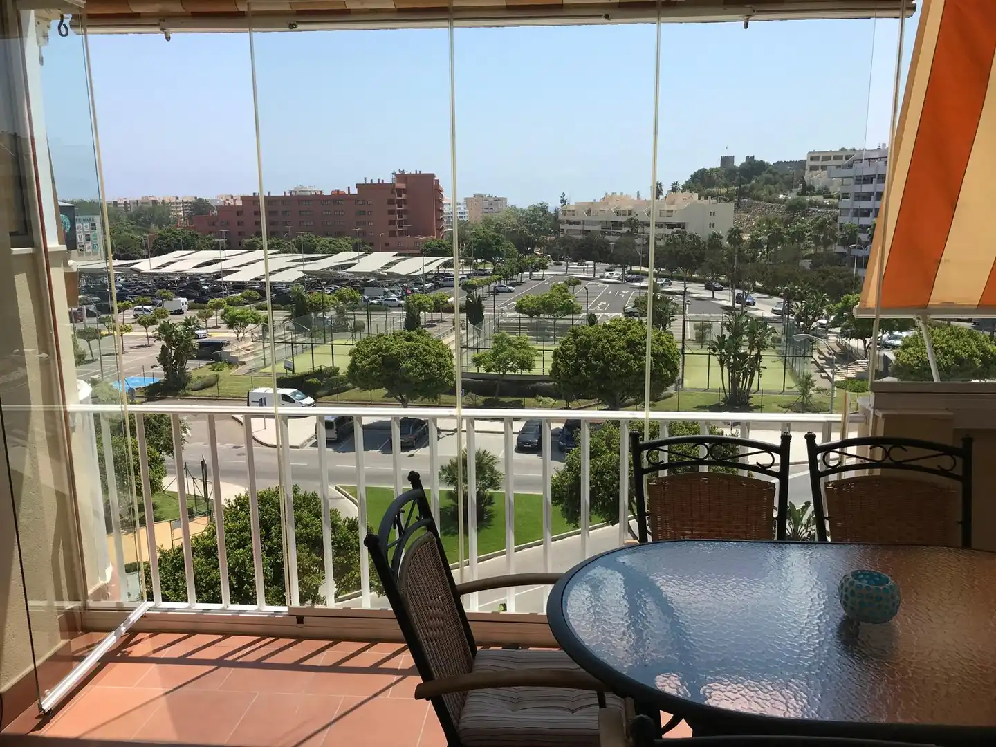 Vista exterior de Piso de alquiler en Fuengirola con Aire acondicionado, Terraza y Piscina