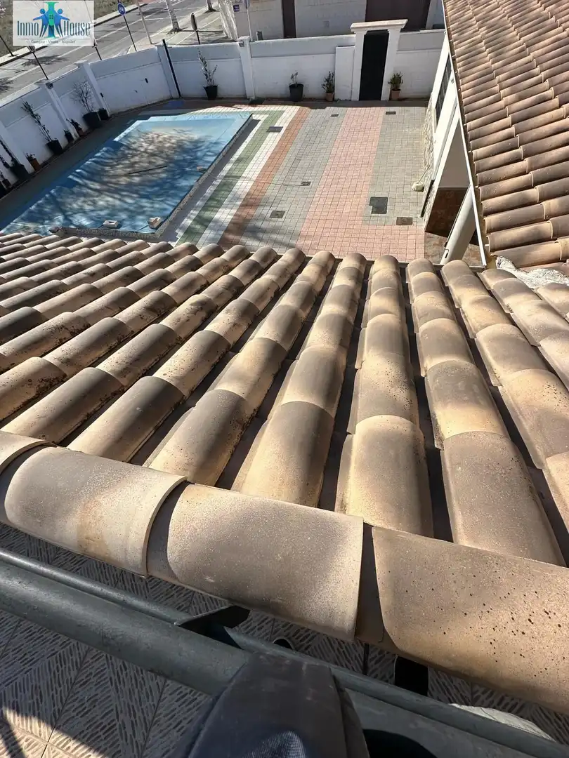 Vista exterior de Casa o xalet en venda en Albacete amb Aire condicionat, Jardí privat i Parquet