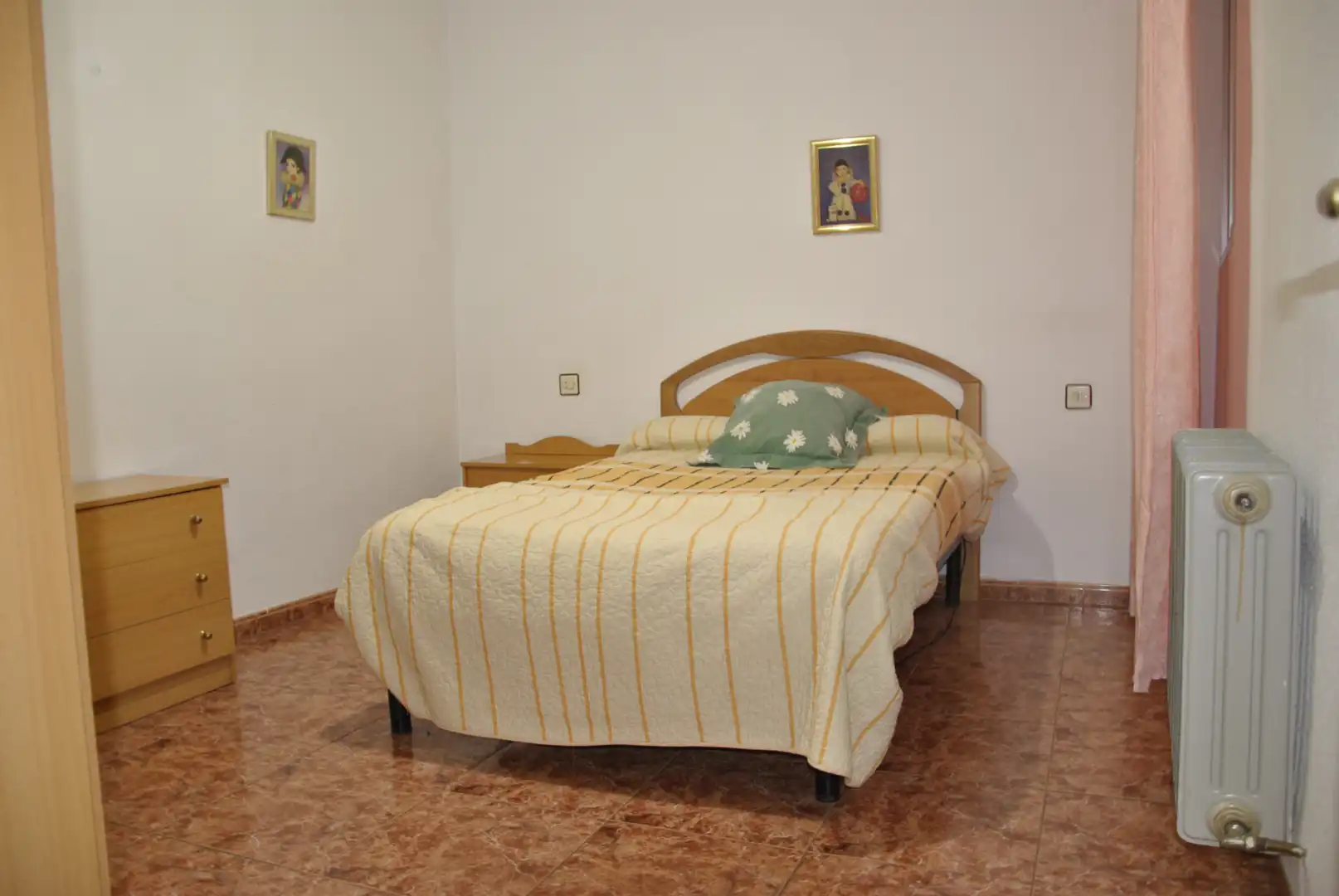 Dormitori de Casa adosada en venda en Ahigal amb Calefacció, Terrassa i Traster