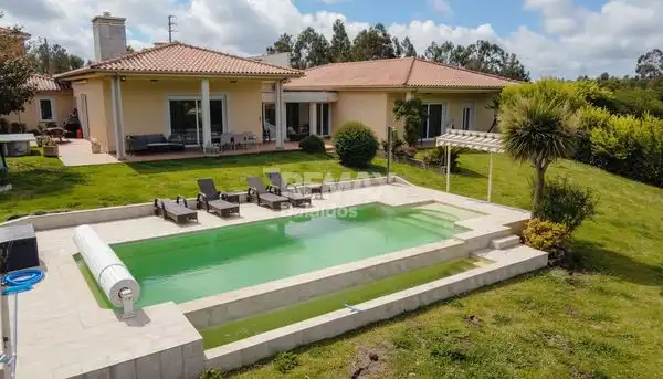 Vista exterior de Casa o xalet en venda en A Cañiza   amb Calefacció, Jardí privat i Terrassa