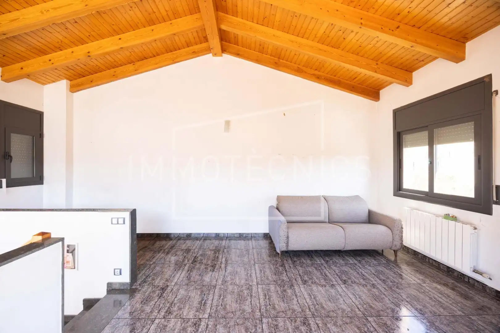 Sala de estar de Casa o chalet en venta en La Roca del Vallès con Calefacción, Jardín privado y Terraza