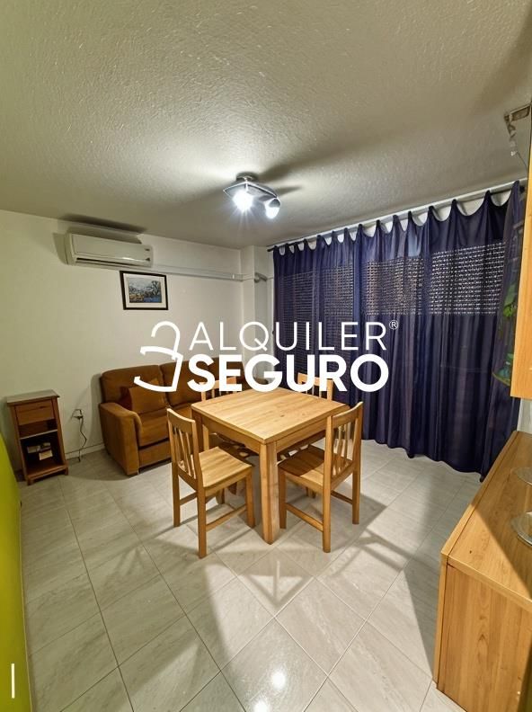Sala d'estar de Pis de lloguer en Oropesa del Mar / Orpesa amb Calefacció, Piscina i Moblat