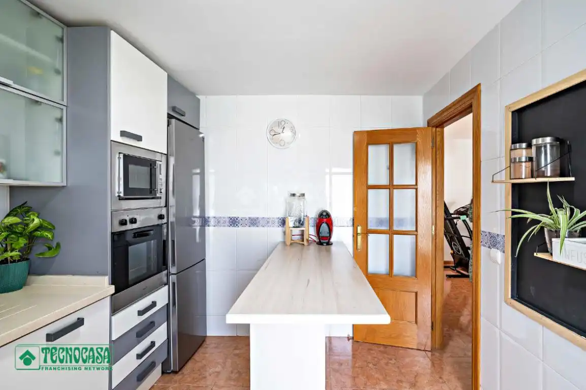 Küche von Dachboden zum Verkauf in El Ejido mit Klimaanlage, Heizung und Terrasse