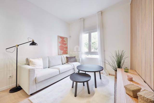 Piso en Alquiler en calle catalina Suarez en Adelfas