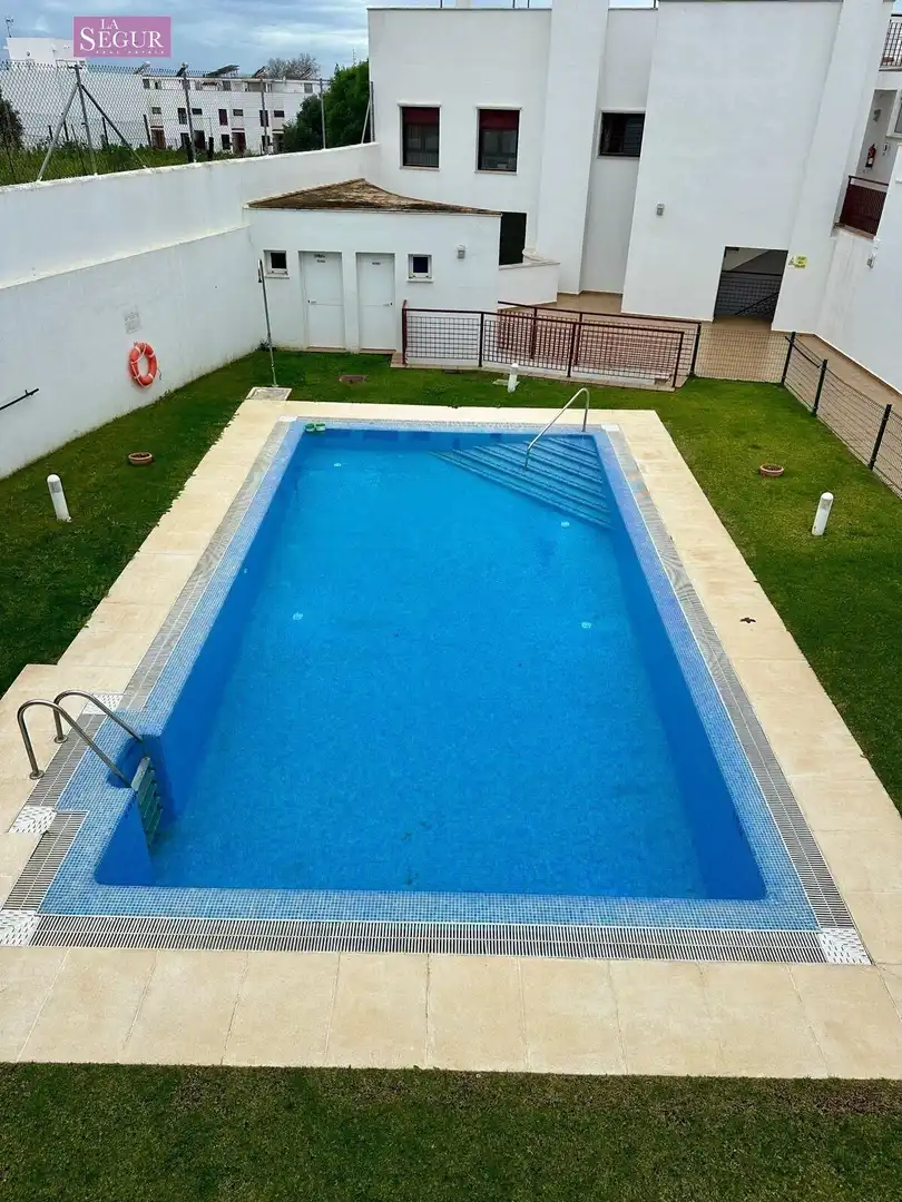 Piscina de Àtic en venda en Conil de la Frontera amb Aire condicionat, Terrassa i Balcó
