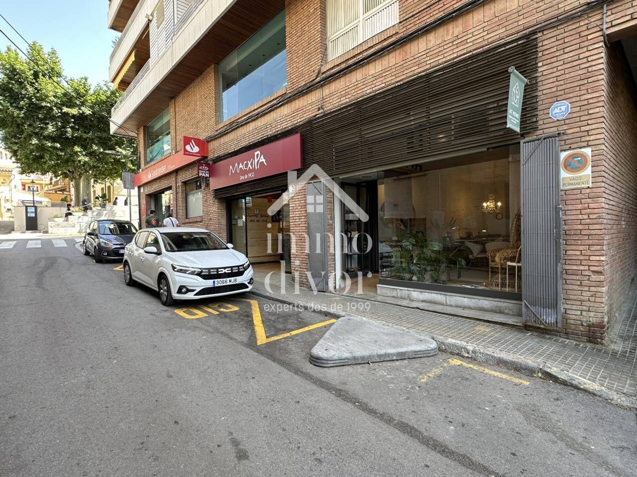 Exterior view of Premises for sale in Sant Andreu de Llavaneres  with Air Conditioner