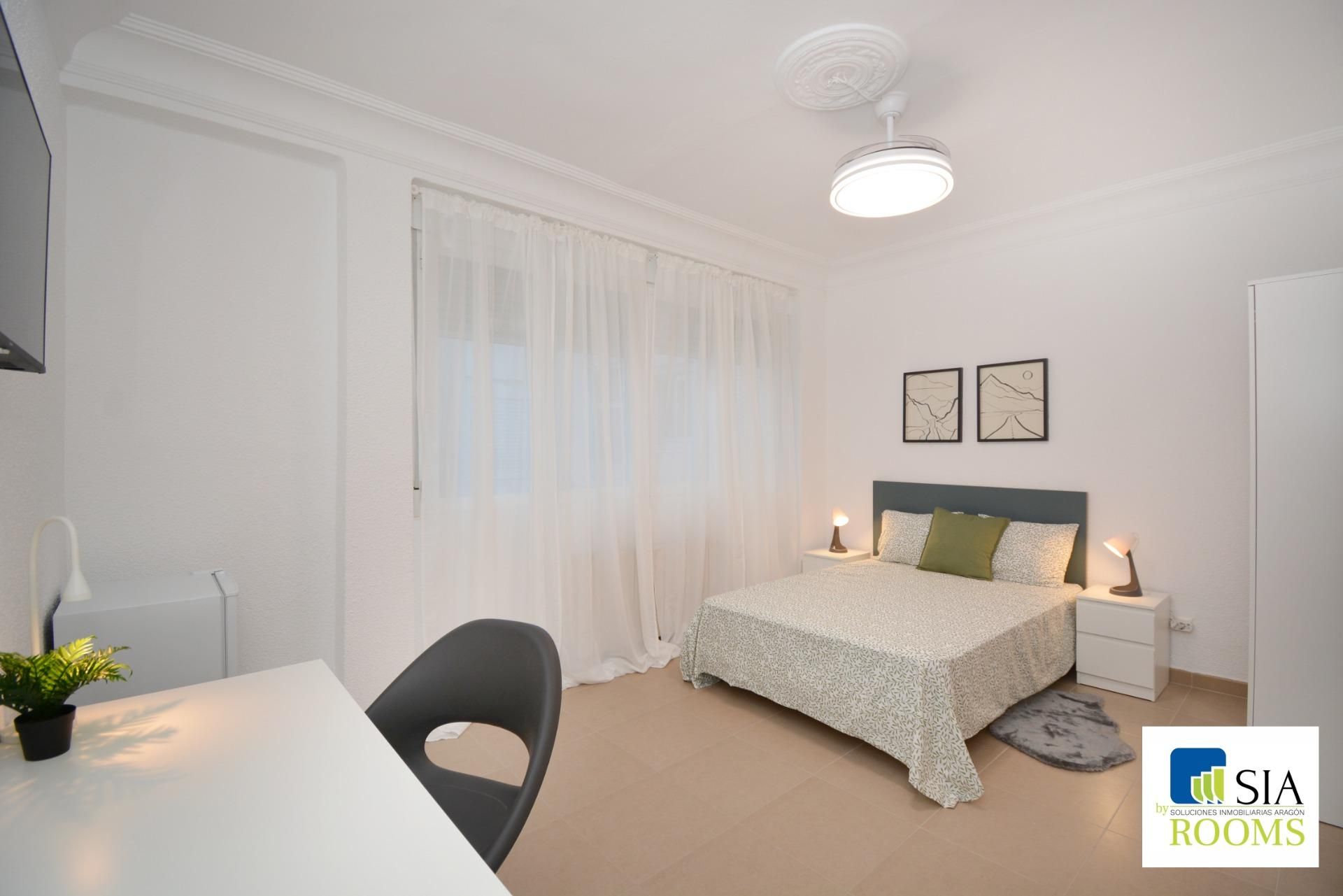 Bedroom of Flat to share in  Zaragoza Capital  with Heating