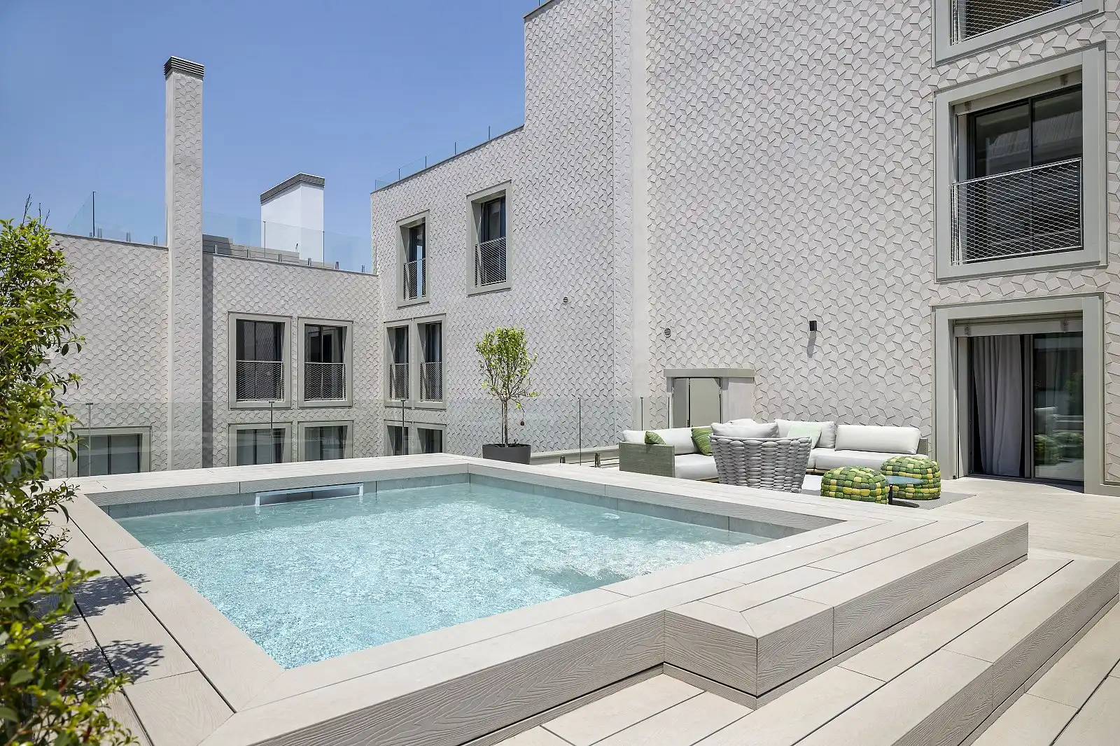 Piscina de Apartament en venda en Barcelona amb Aire condicionat, Jardí privat i Terrassa