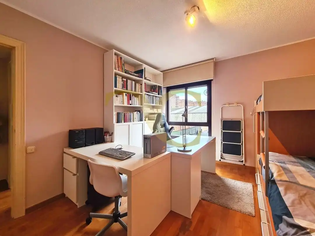 Wohnung zum Verkauf in Gijón  mit Heizung, Terrasse und Abstellraum