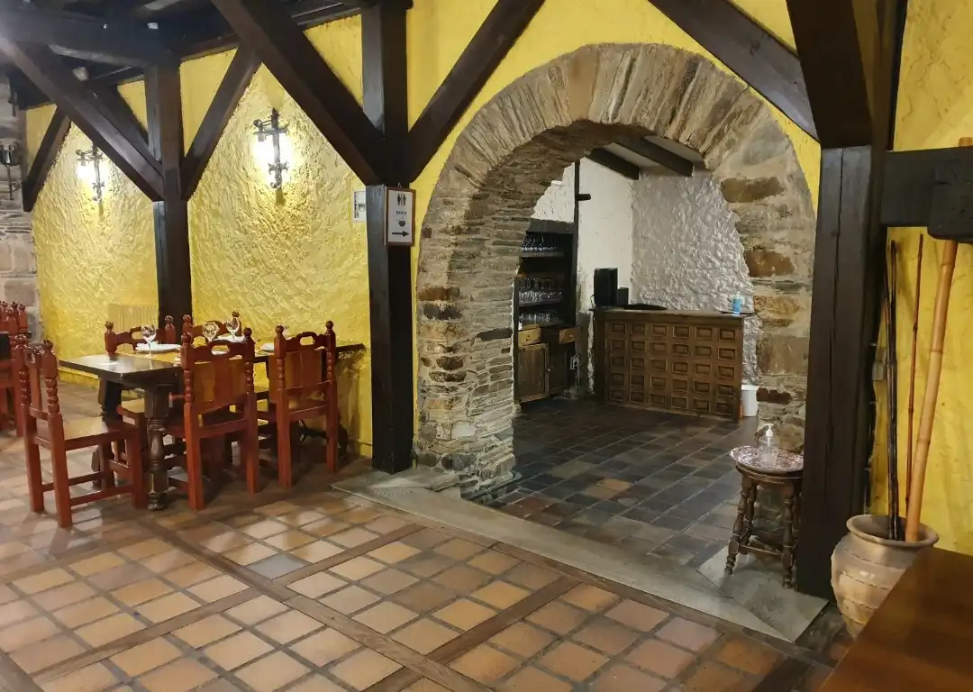 Commercial properties for sale in Cacabelos  with Terrace and Furnished