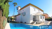 Vista exterior de Casa o xalet en venda en Gelves amb Terrassa i Piscina