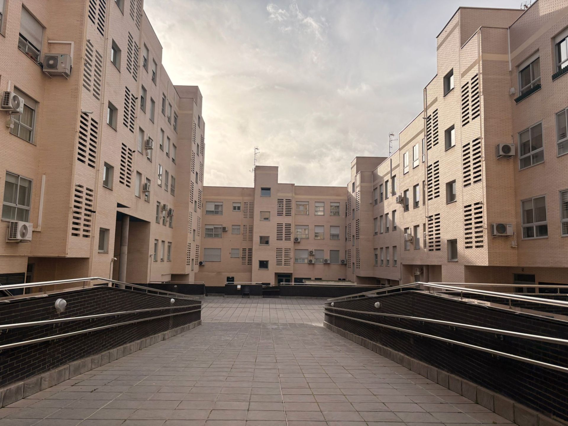 Vista exterior de Piso de alquiler en Móstoles con Calefacción, Amueblado y Horno