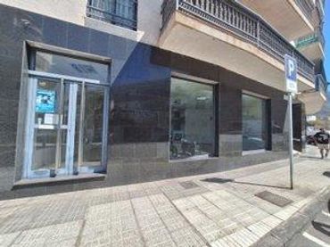 Locale commerciale in vendita a Casco Urbano