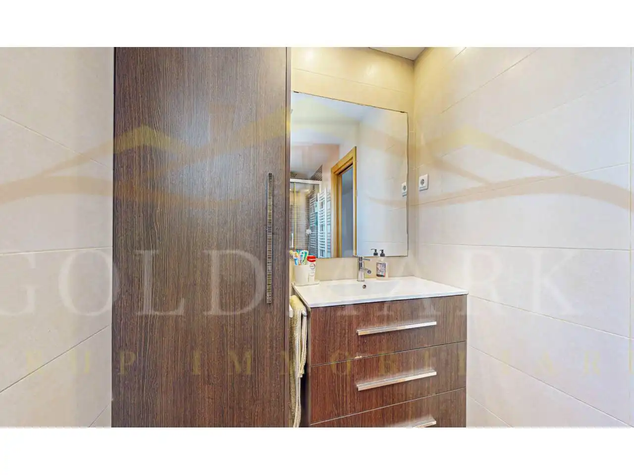 Baño de Piso en venta en Sant Vicenç Dels Horts con Aire acondicionado, Calefacción y Parquet