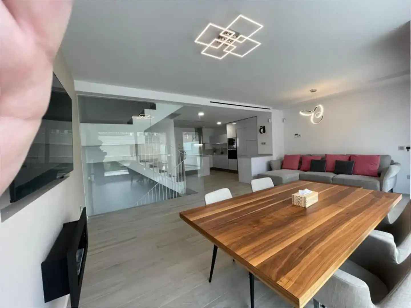 Sala d'estar de Casa adosada en venda en Tres Cantos amb Aire condicionat i Balcó