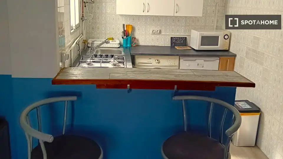 Cuina de Apartament per a compartir en Madrid amb Aire condicionat, Calefacció i Terrassa