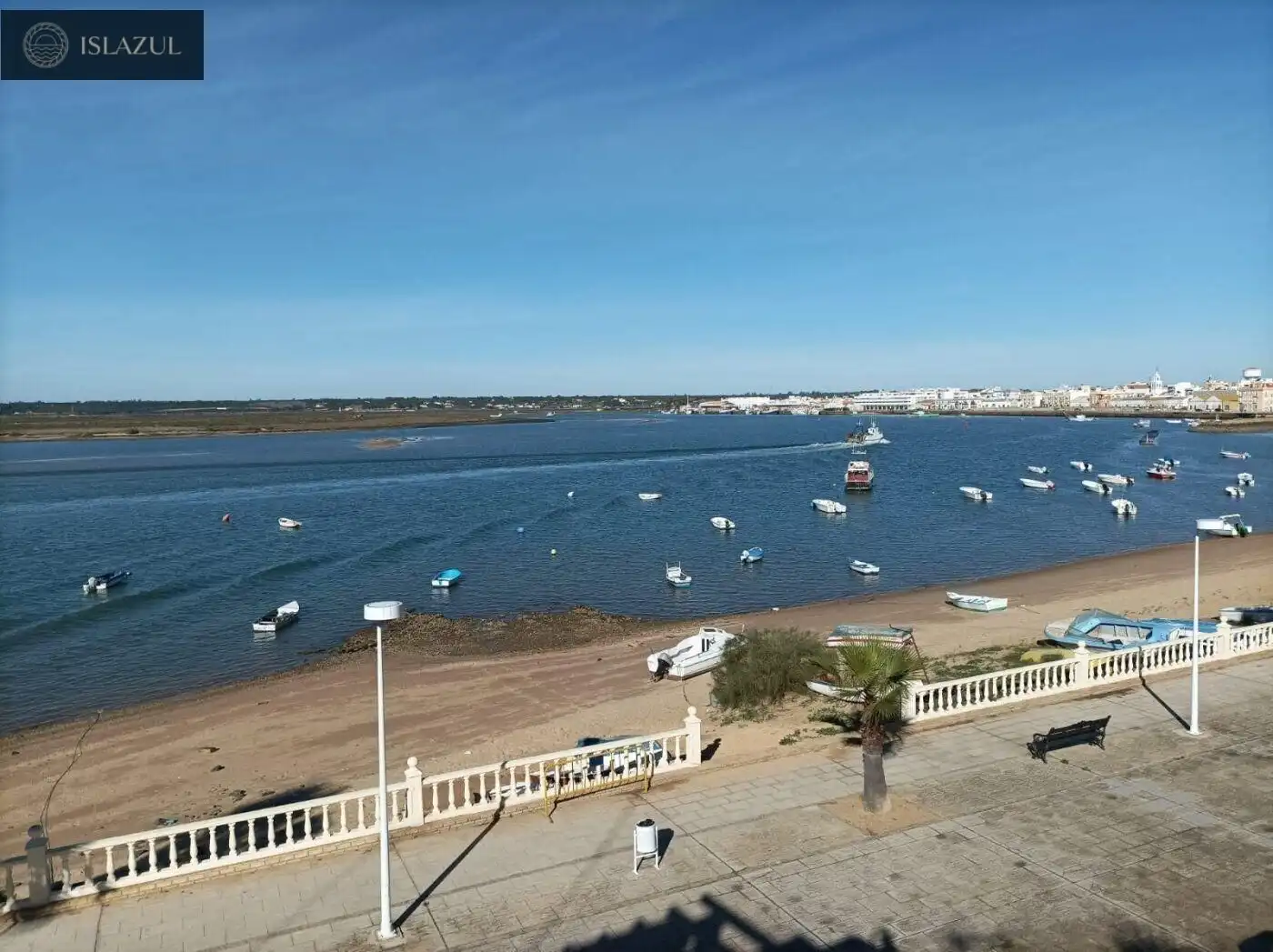 Casa adosada en venda en Isla Cristina amb Terrassa, Traster i Moblat