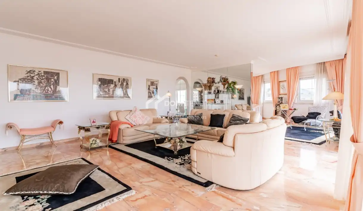 Sala de estar de Casa o chalet en venta en Arona con Terraza, Piscina y Amueblado