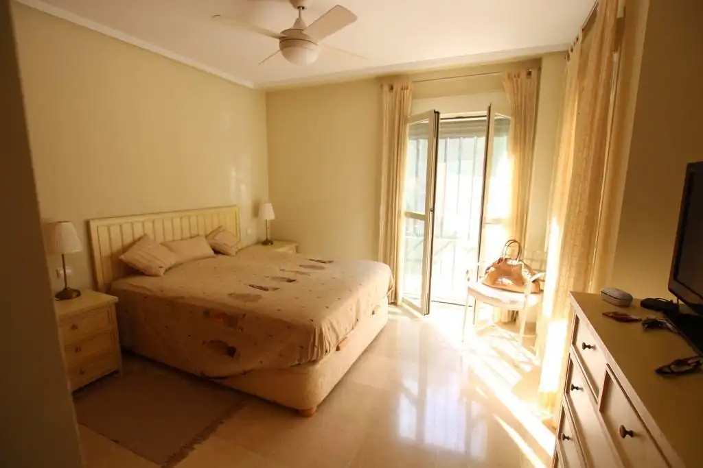 Dormitori de Apartament en venda en Sanlúcar de Barrameda amb Aire condicionat, Jardí privat i Parquet