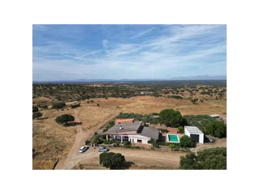 Außenansicht von Country house zum Verkauf in Santiago de Alcántara mit Schwimmbad