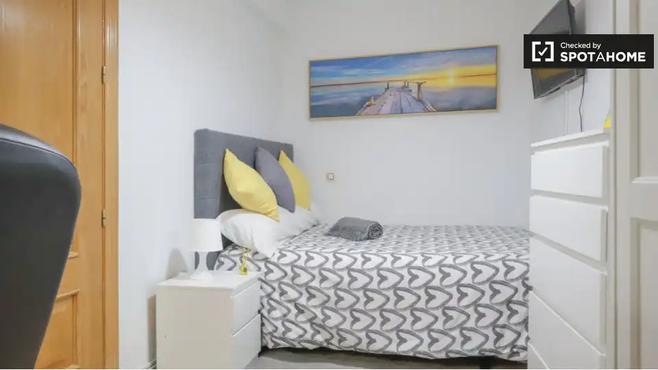 Bedroom of Flat for rent in Madrid  with Air Conditioner, Heating and Furnished