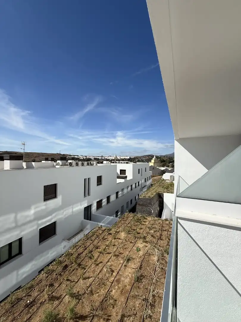 Vista exterior de Pis en venda en Estepona amb Aire condicionat, Terrassa i Internet
