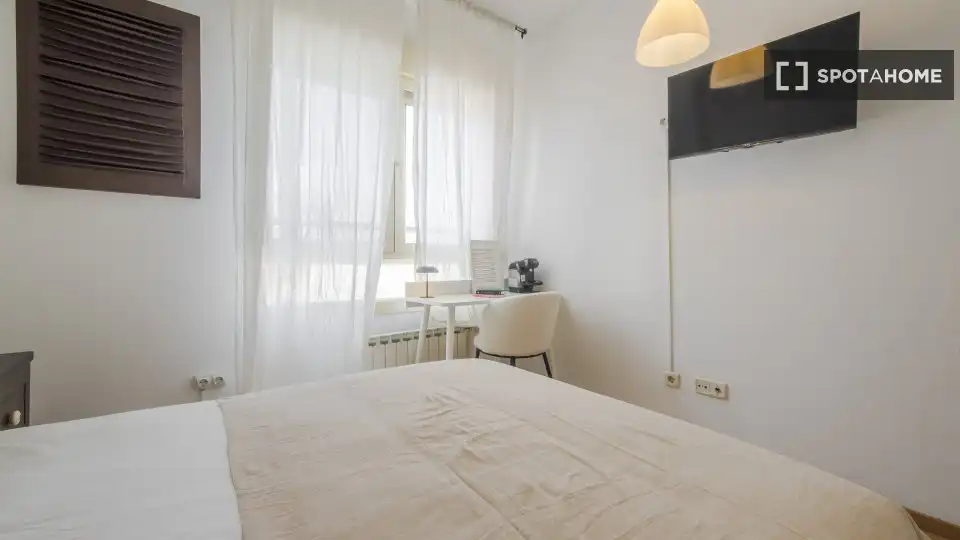 Bedroom of Flat for rent in Madrid  with Air Conditioner, Heating and Furnished