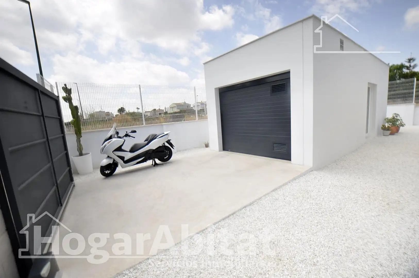 Aparcament de Casa o xalet en venda en Riba-roja de Túria amb Aire condicionat, Terrassa i Traster