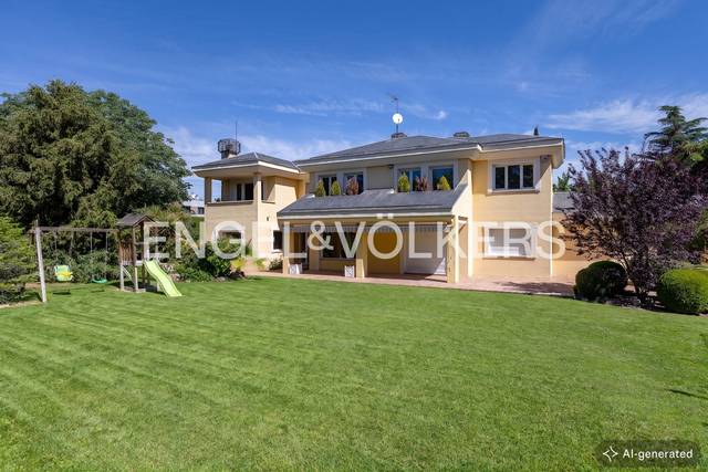Casa-chalet en Venta en Urbanización La Moraleja