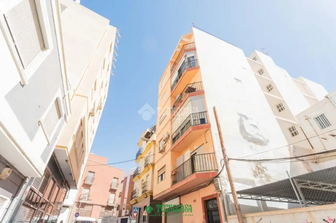 Vista exterior de Piso en venta en Almería