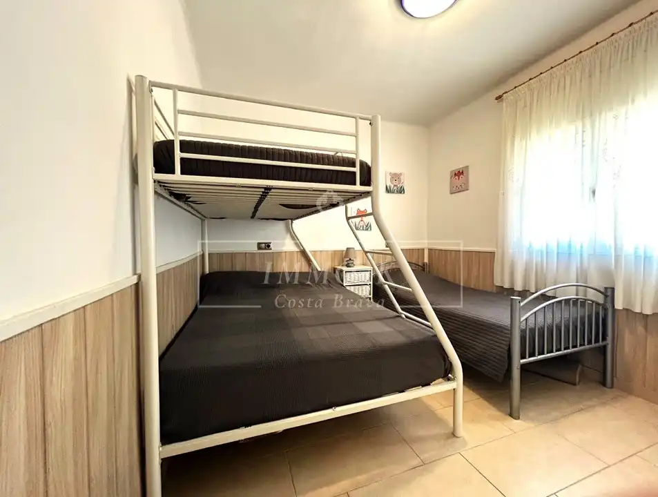 Dormitori de Apartament en venda en Llançà amb Terrassa
