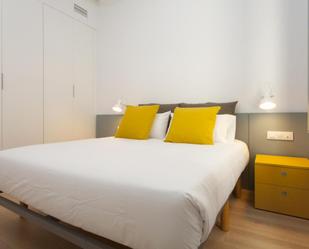 Dormitori de Apartament de lloguer en  Barcelona Capital amb Moblat, Microones i Internet