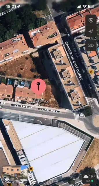 Vista exterior de Casa adosada en venda en Rubí amb Aire condicionat, Calefacció i Jardí privat